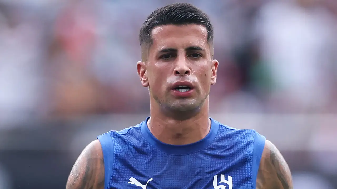 Cancelo wraca do Barcelony: Zawirowania i triumfalne ogłoszenie