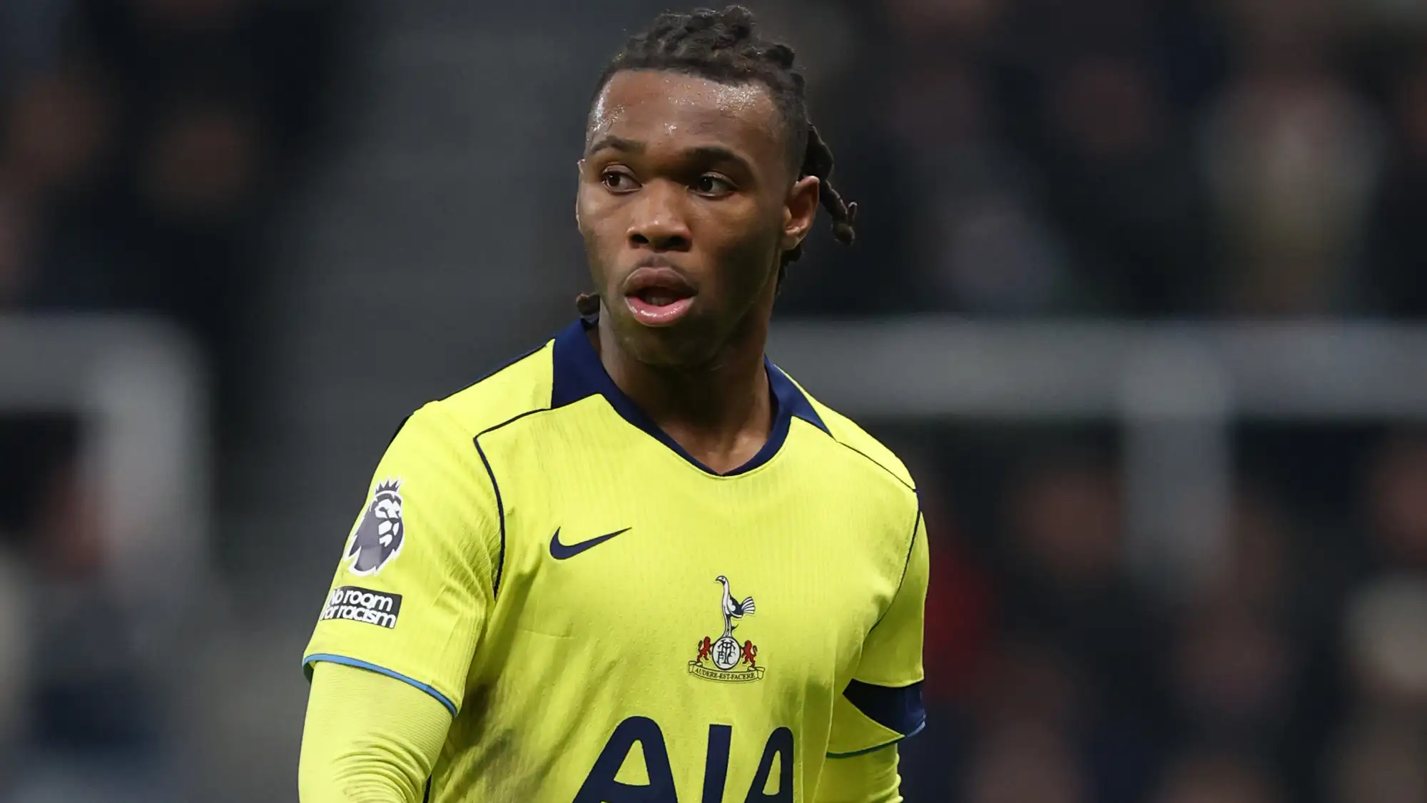 Udogie na celowniku złodziei i nie tylko: Dramatyczna passa obrońcy Tottenhamu