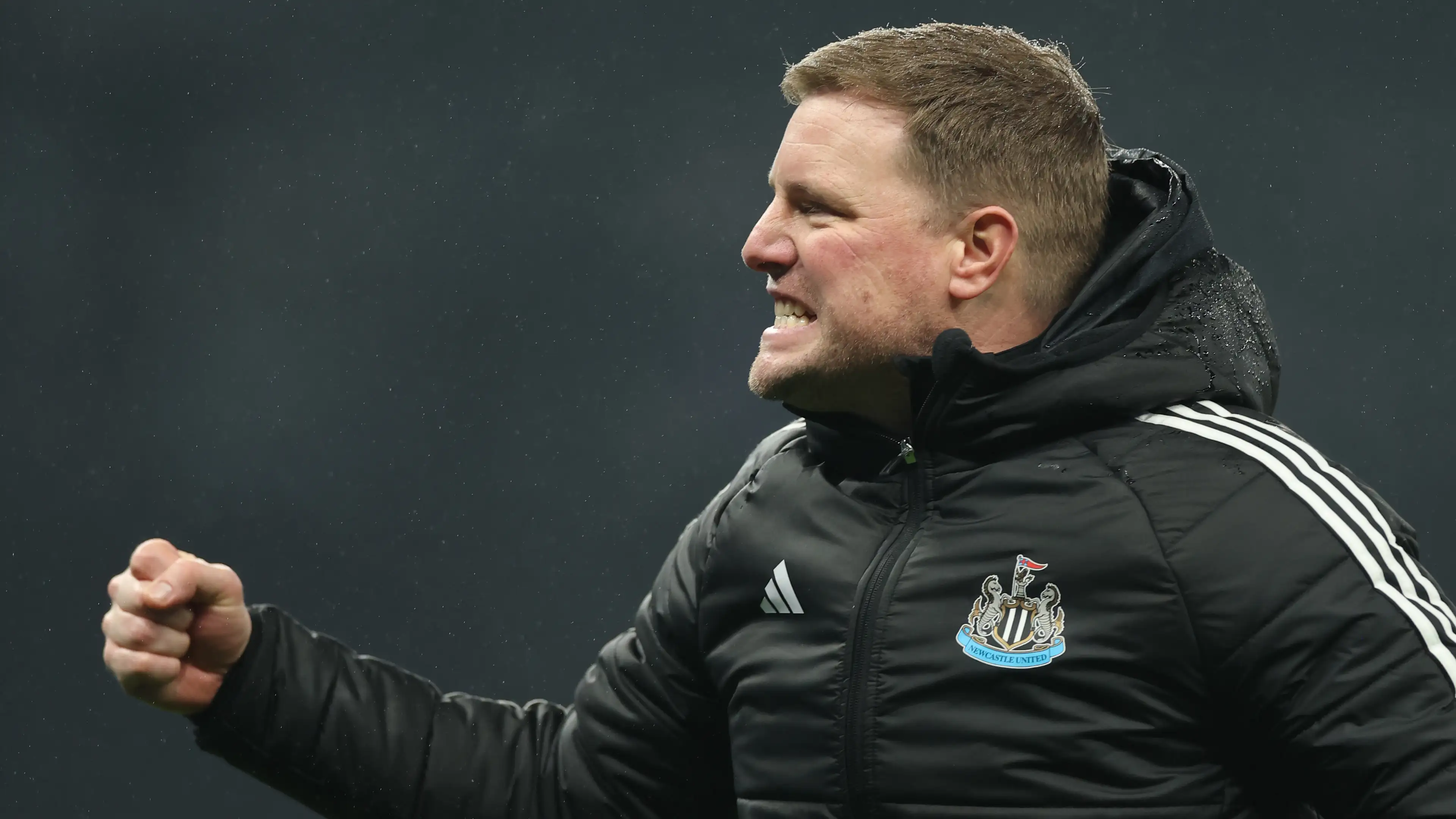 Bramkarz Newcastle U21 strzela gola z połowy boiska - kandydat do Puskasa?