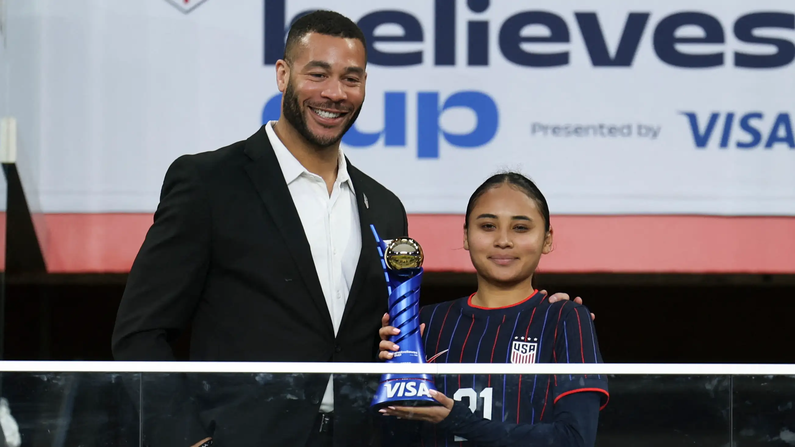 Siostry Thompson: Klucz do Triumfu USWNT w SheBelieves Cup