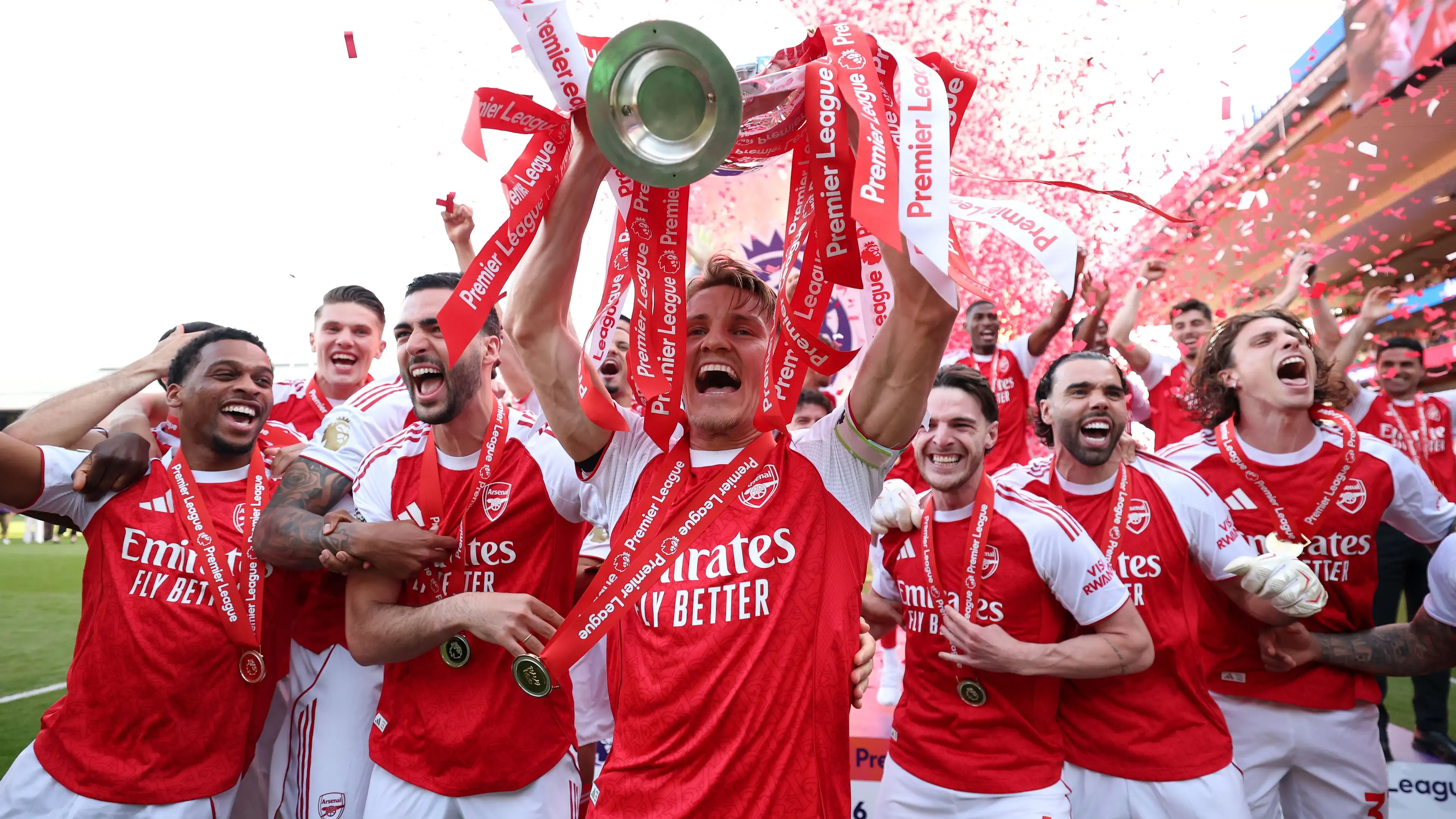 Arsenal świętuje! 22 lata czekania na tytuł w Premier League zakończone