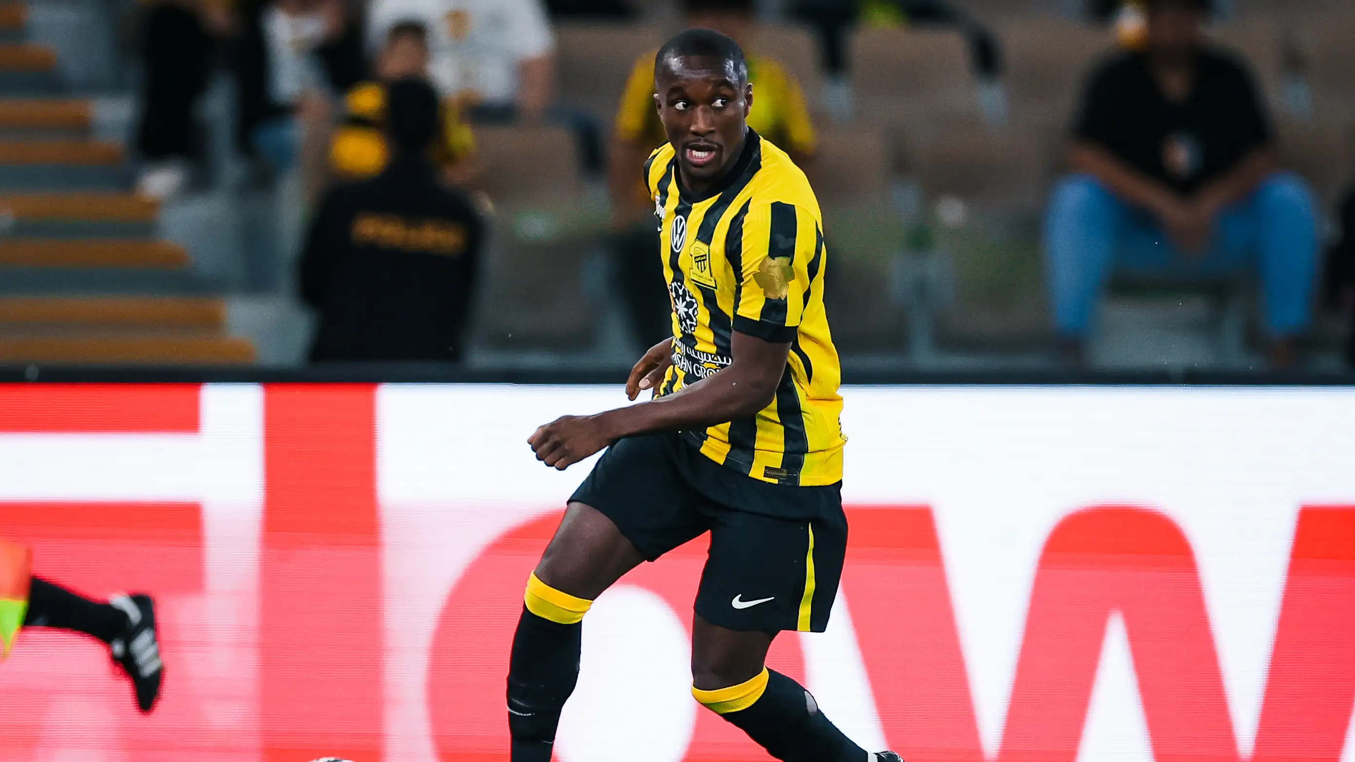Diaby zostaje w Al-Ittihad. Koniec spekulacji o transferze!