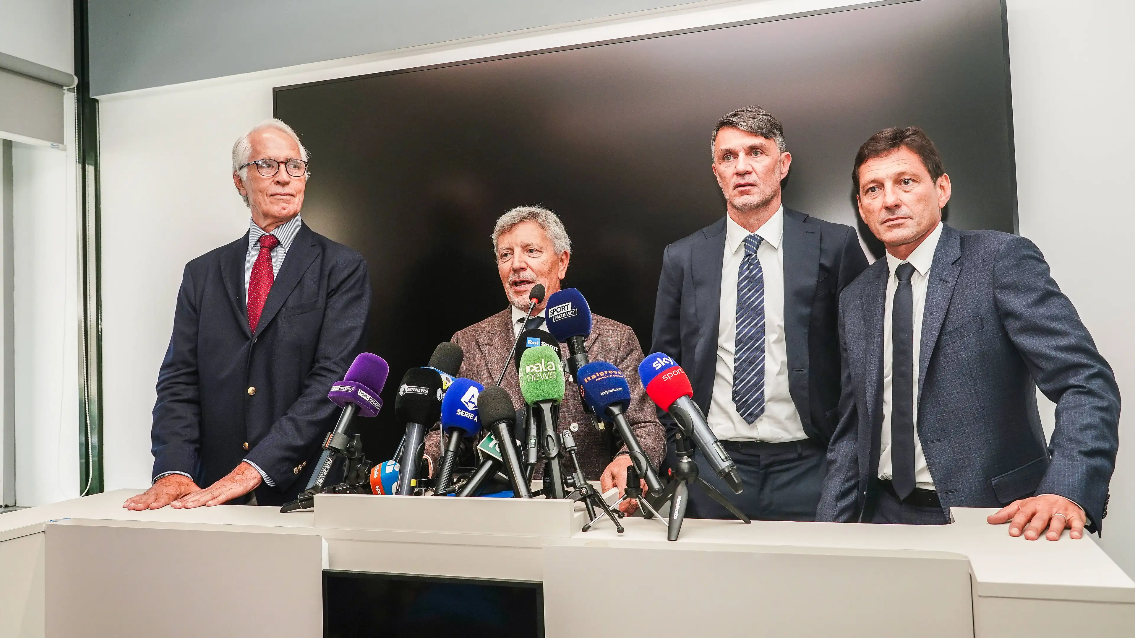 Dymisja Maldiniego i Leonardo. Szok we Włoskiej Federacji Piłki Nożnej
