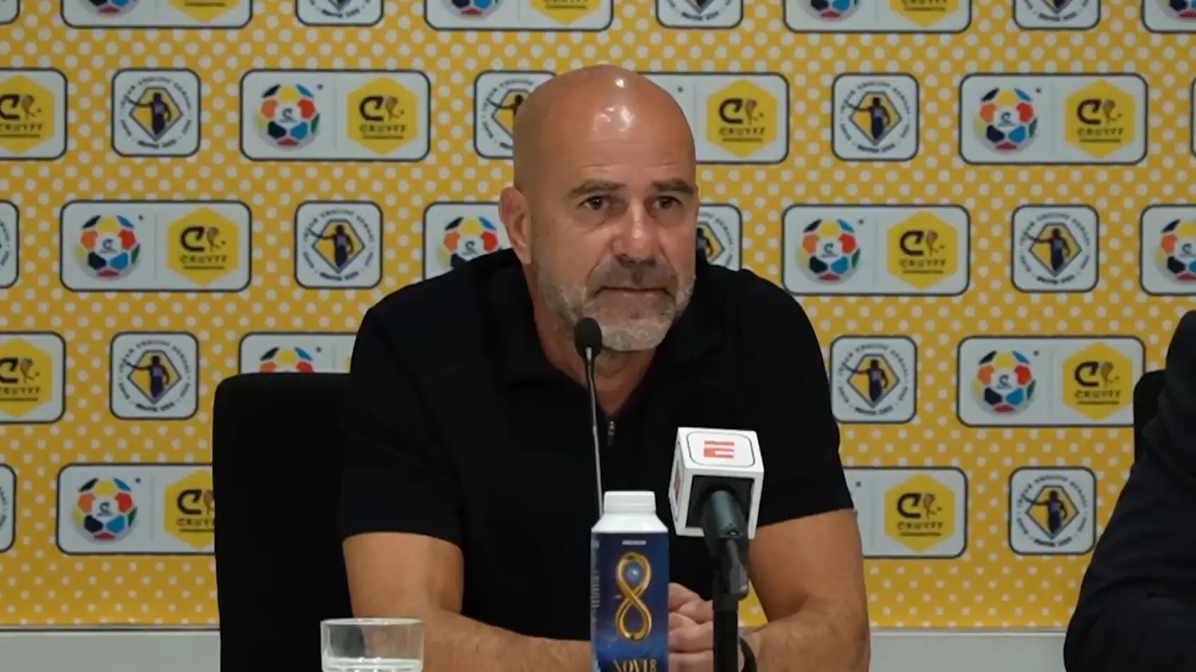 PSV na kolanach? Bosz prowokuje dziennikarza, ignorując Ajax