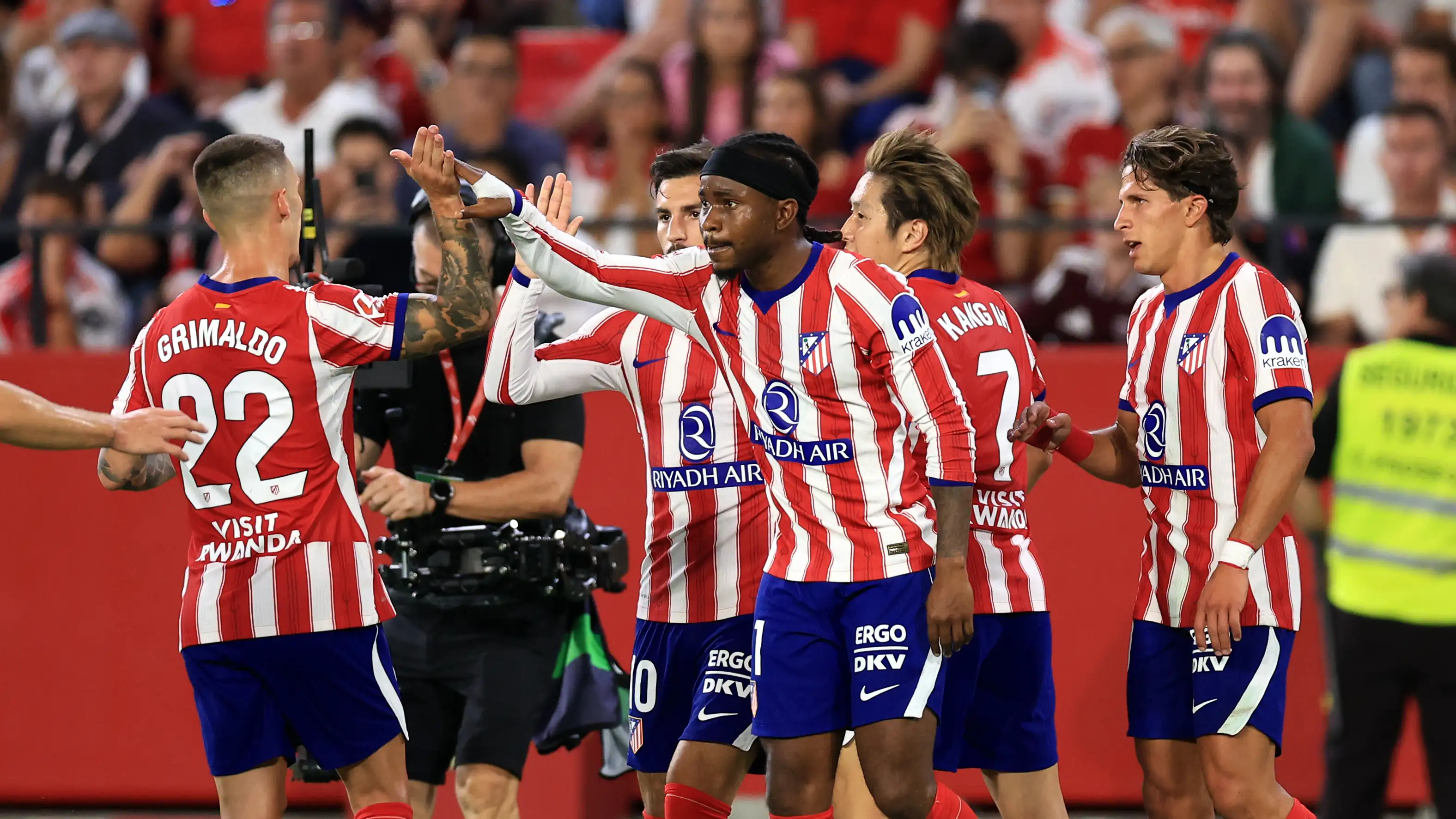 Atlético gromi Sevillę i przejmuje fotel lidera La Liga!