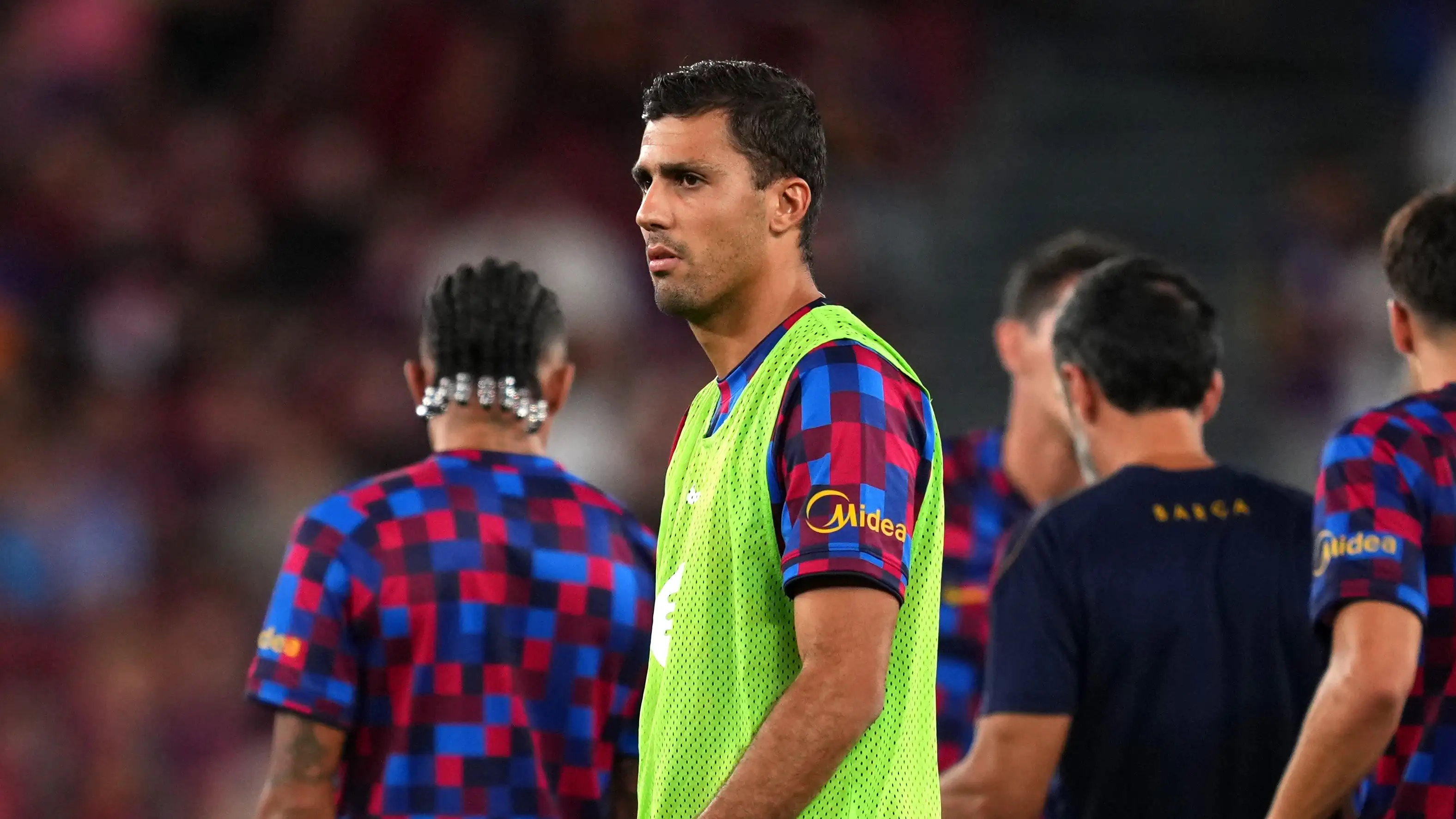 Rodri wciąż na ławce Barcelony? Flick wyjaśnia dylemat Pedriego