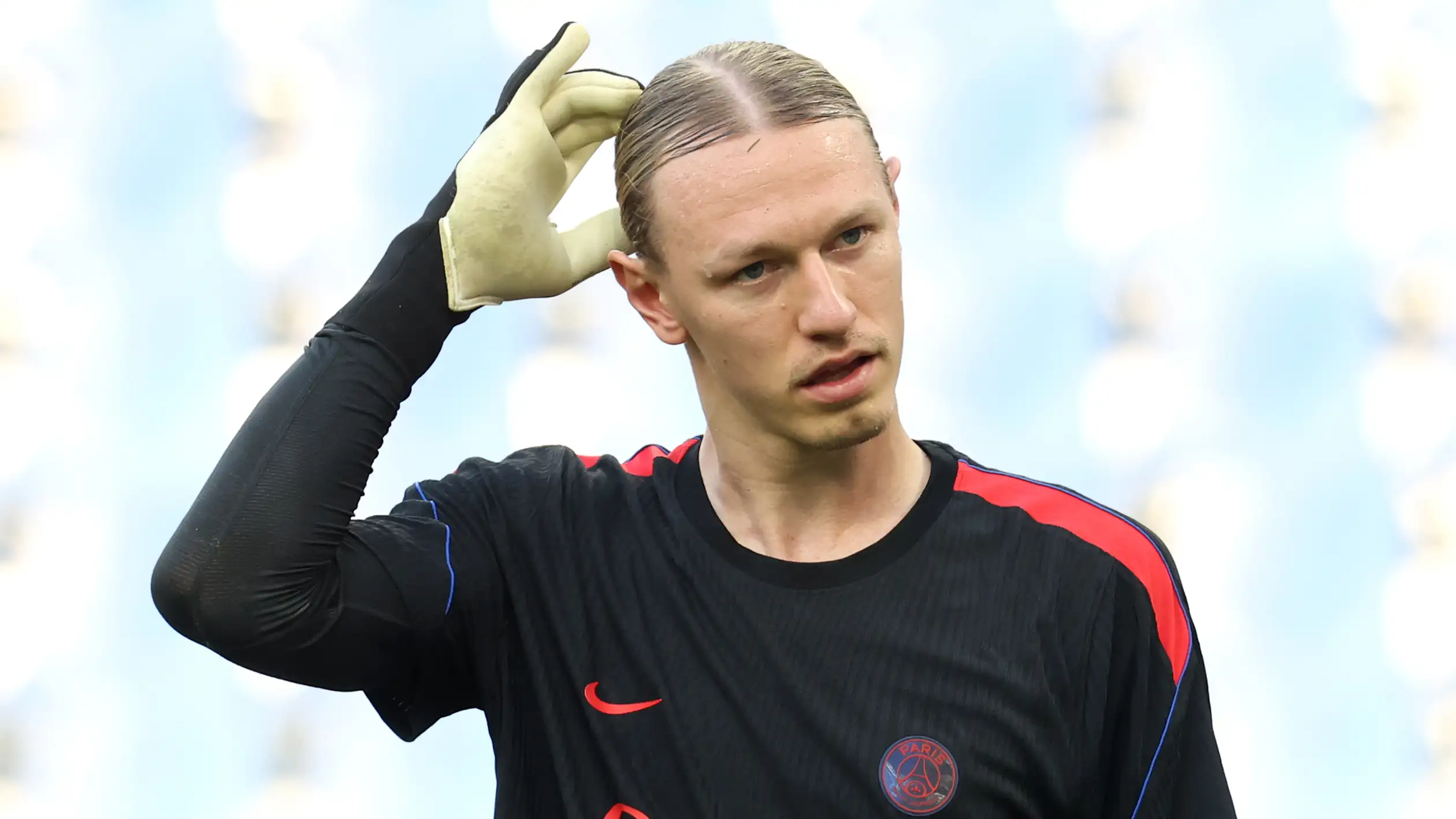 Rywalizacja bramkarzy PSG: Safonov pod presją, Chevalier czeka na powrót
