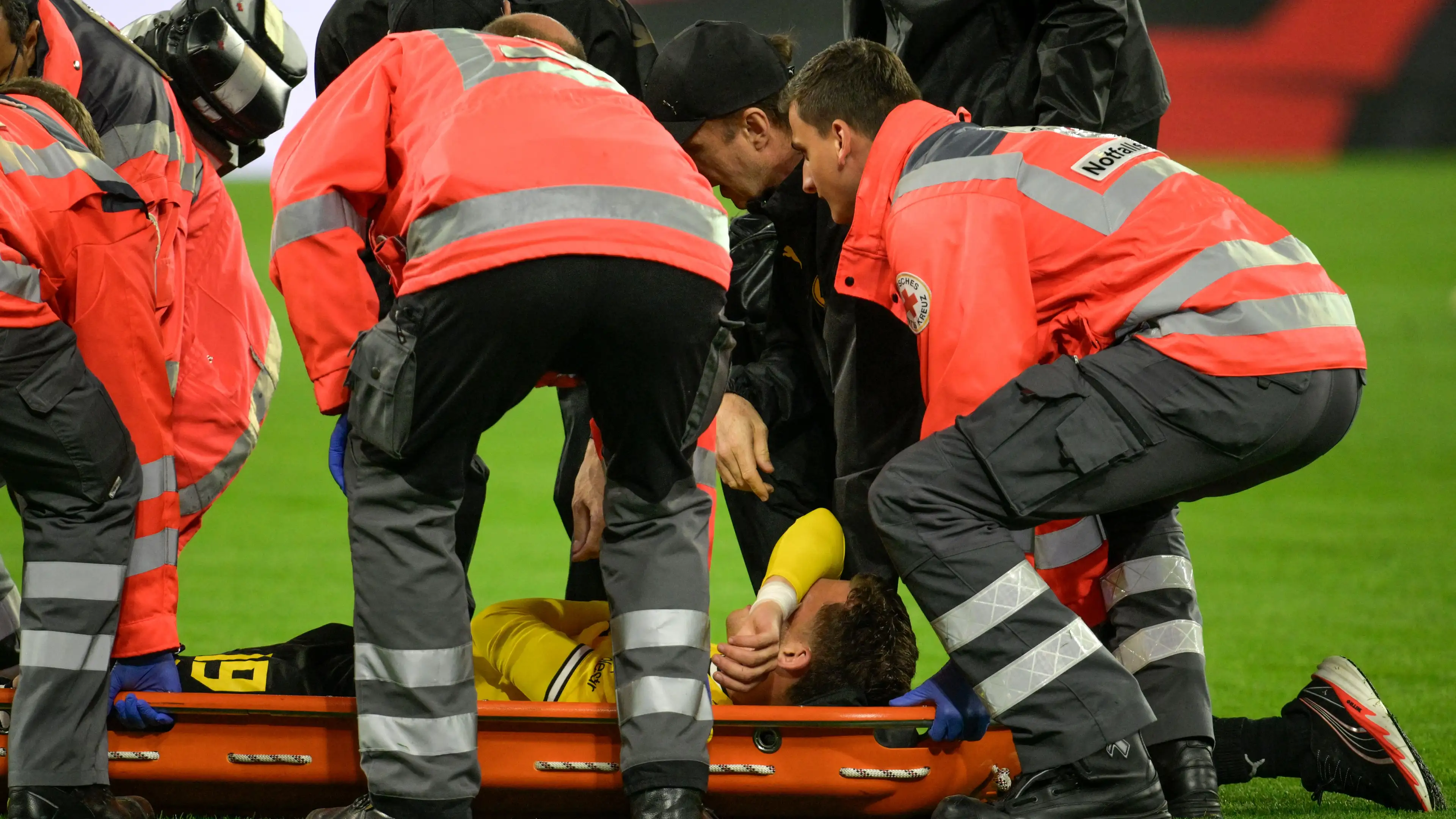 Gwiazda BVB upada na debiucie Ligi Mistrzów. Co się stało?