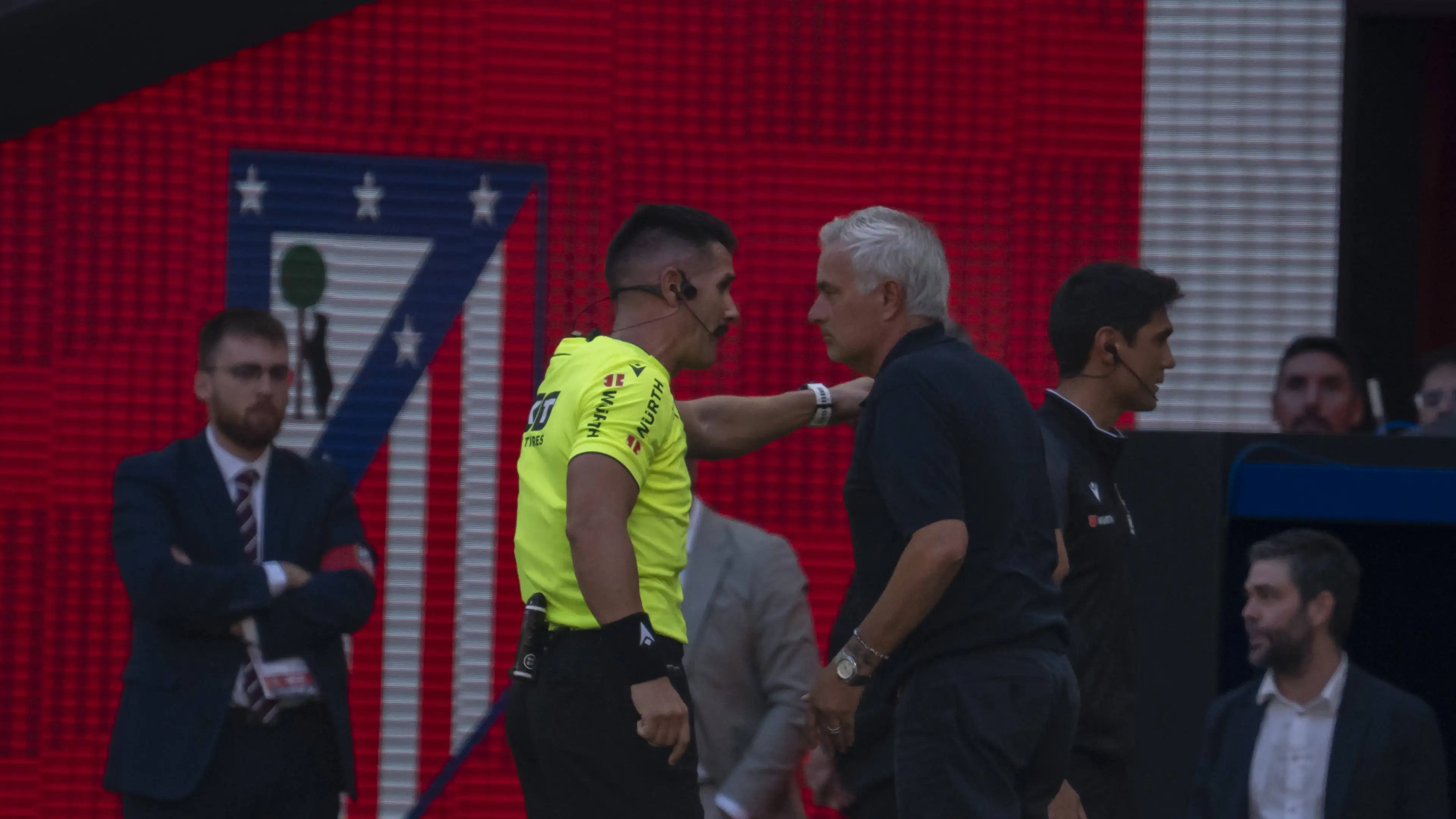 Mourinho po porażce w Madrycie: hałas zamiast futbolu?