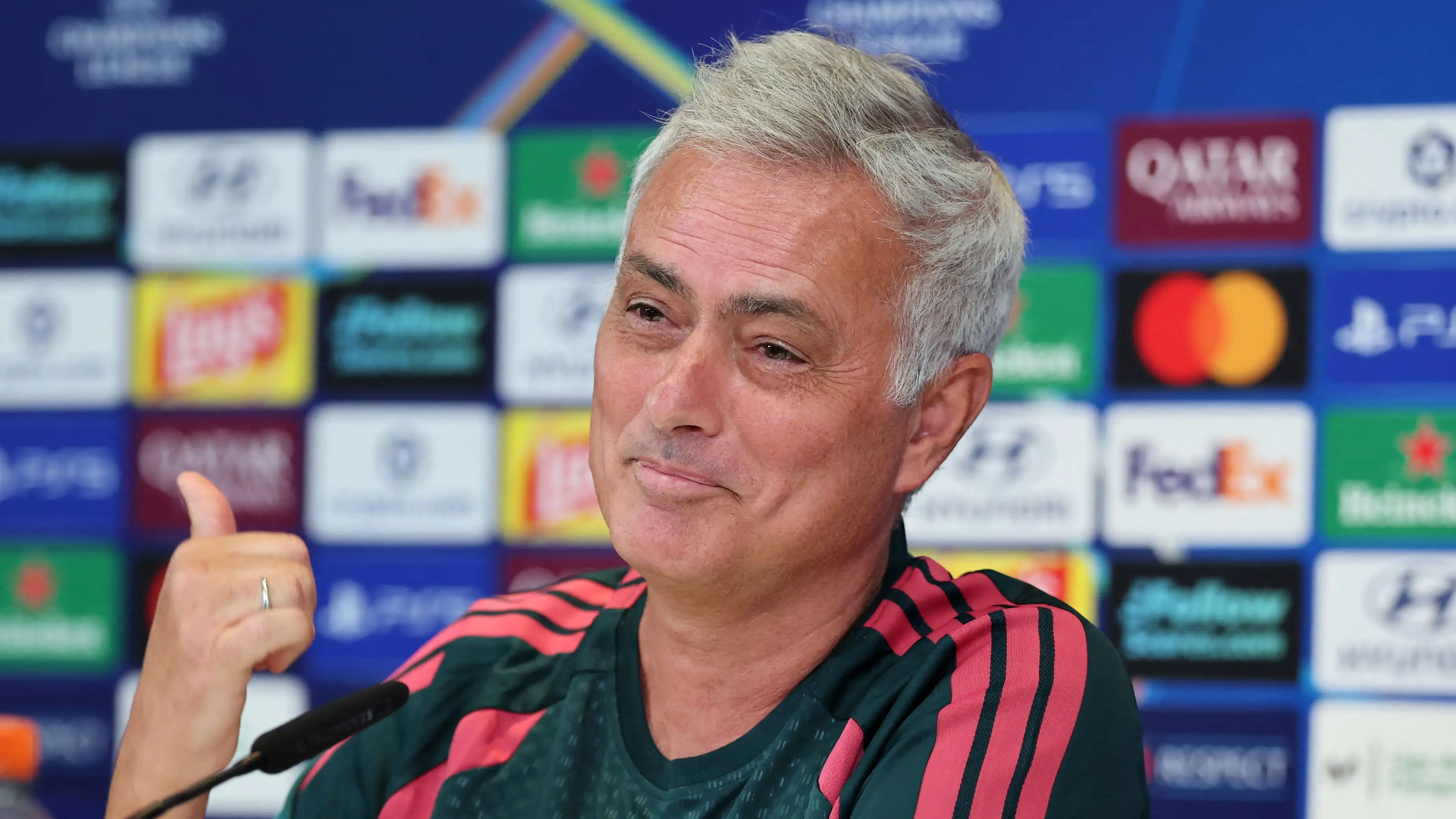 Mourinho: Twardy trener, wrażliwy człowiek. Wizyta, która mówi wszystko.